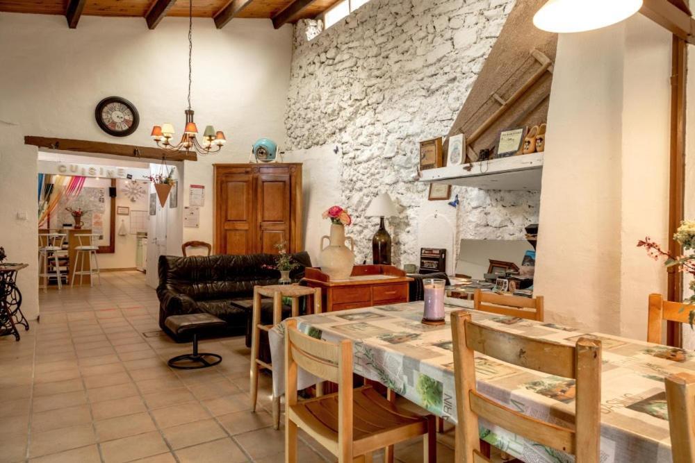 Gîte Chambres d'hôtes Le Bellevue Montbrun-les-Bains Extérieur photo