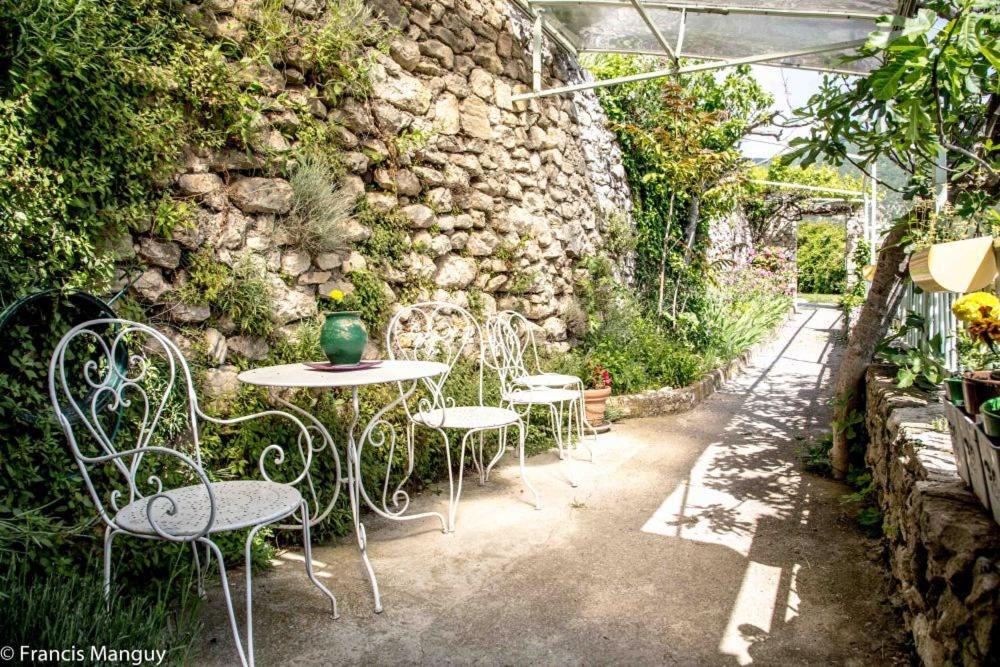 Gîte Chambres d'hôtes Le Bellevue Montbrun-les-Bains Extérieur photo
